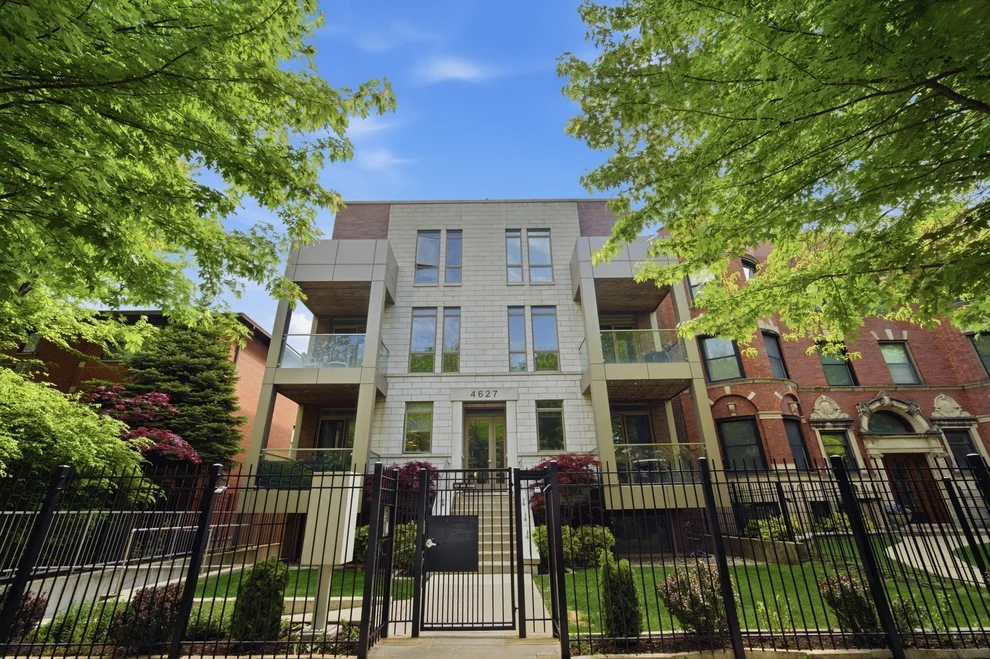 Unit for sale at 4627 N Beacon Street, Chicago, IL 60640
