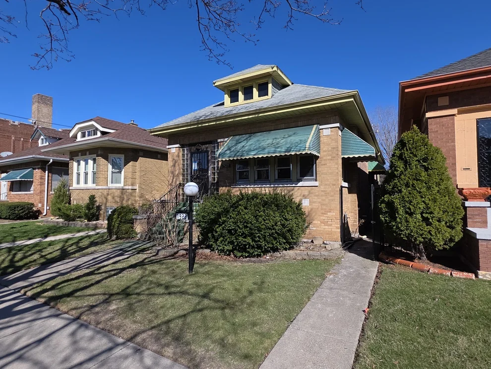 Unit for sale at 7923 S Calumet Avenue, Chicago, IL 60619