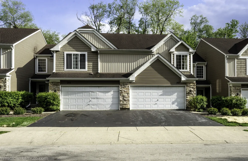 Unit for sale at 207 Locksley Drive, Streamwood, IL 60107
