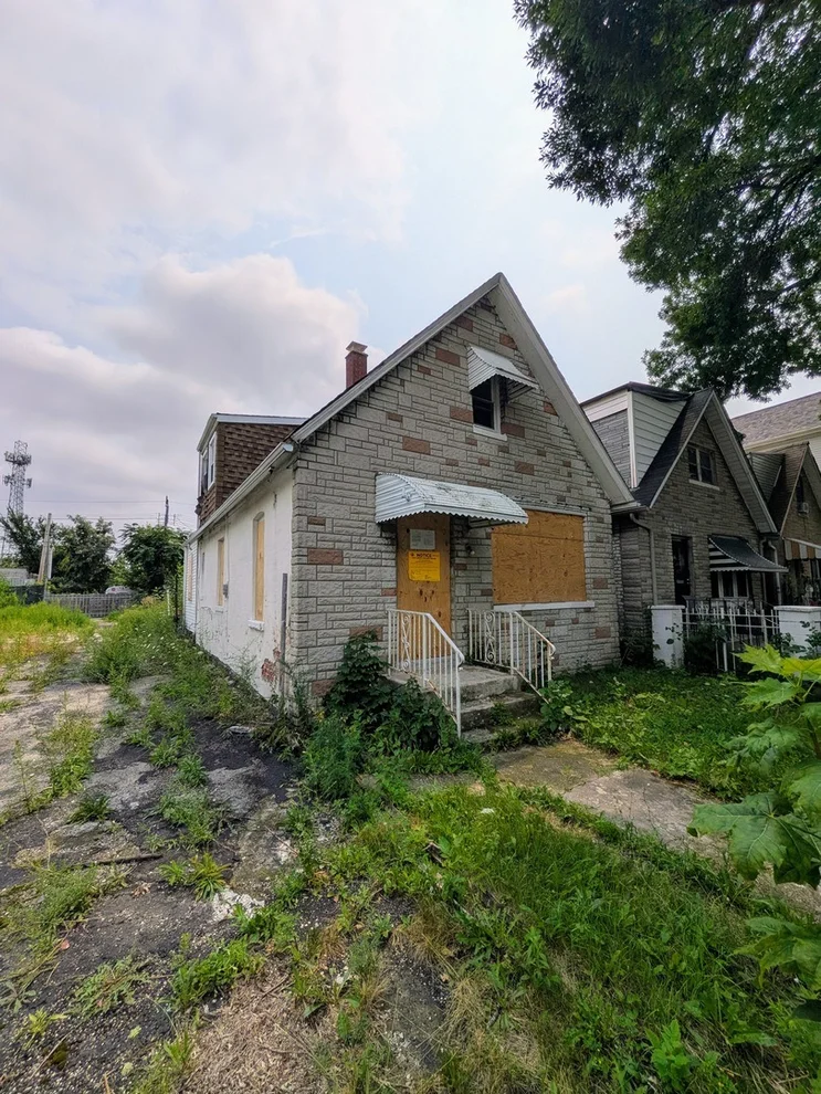 Unit for sale at 923 N Homan Avenue, Chicago, IL 60651