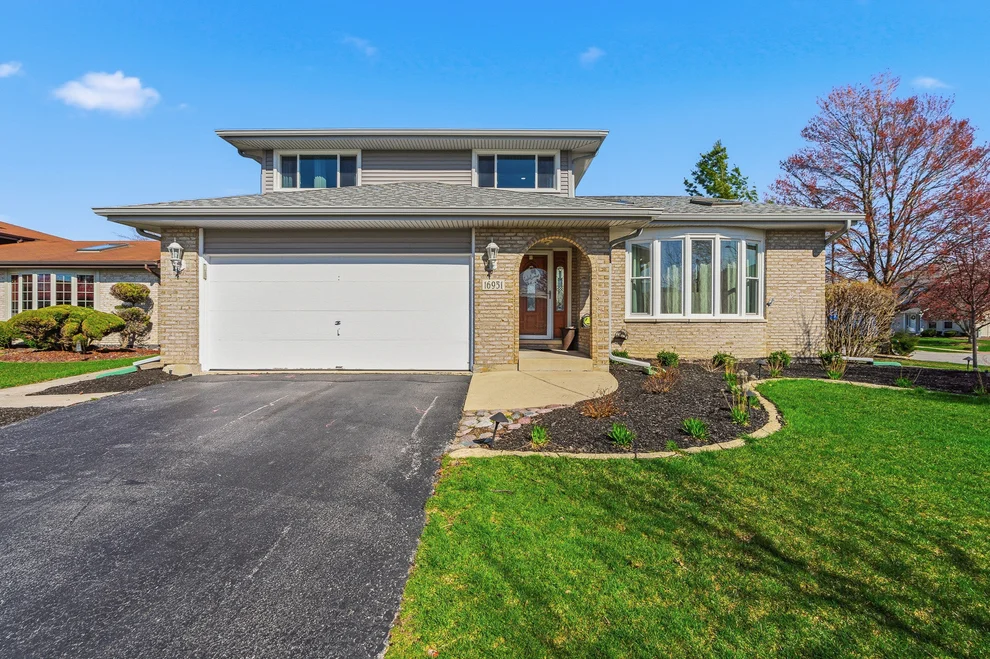 Unit for sale at 16951 Shannon Drive, Tinley Park, IL 60477