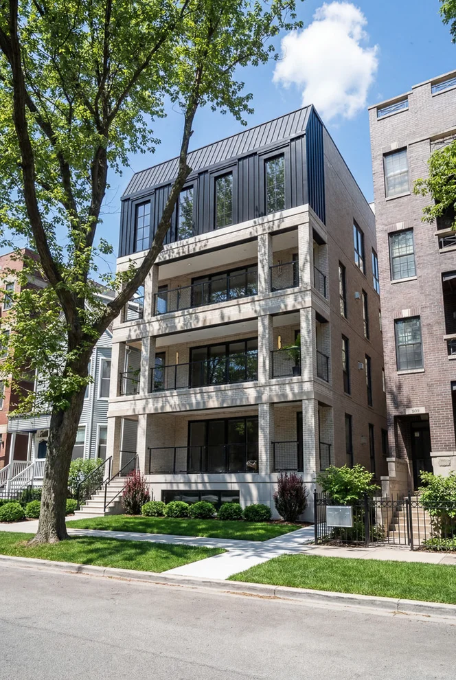 Unit for sale at 822 W Aldine Avenue, Chicago, IL 60657