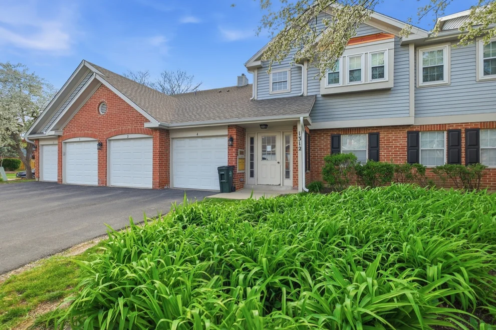 Unit for sale at 1312 E Evergreen Drive, Palatine, IL 60074