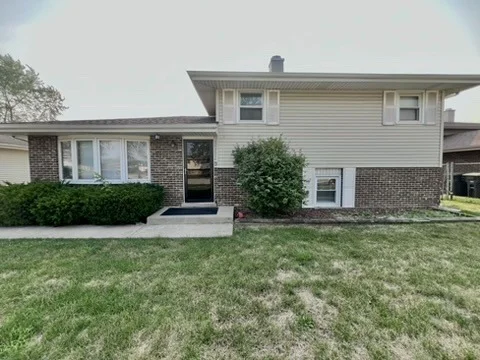 Unit for sale at 19202 Sherman Street, Lansing, IL 60438