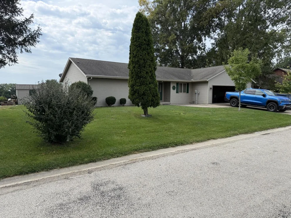 Unit for sale at 29 Shoreline Drive, Mansfield, IL 61854