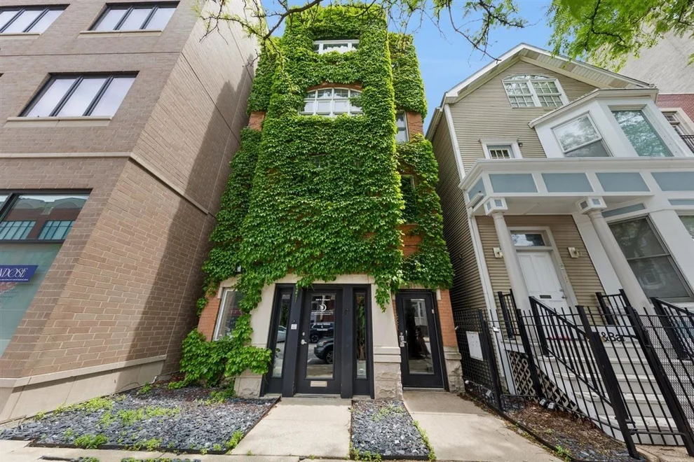 Unit for sale at 2555 N Southport Avenue, Chicago, IL 60614