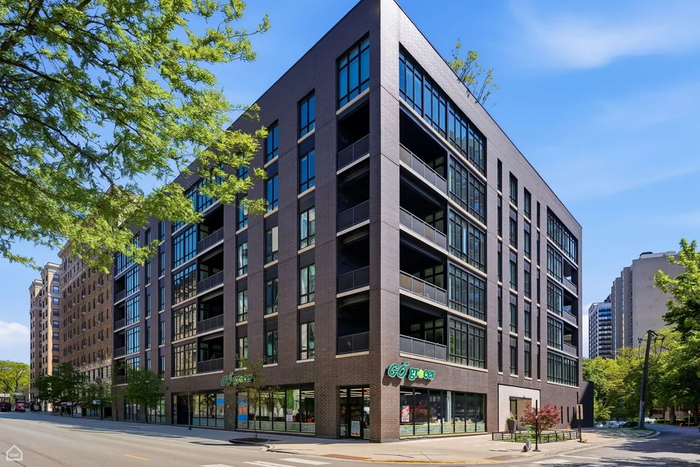 Unit for sale at 2773 N Hampden Court, Chicago, IL 60614