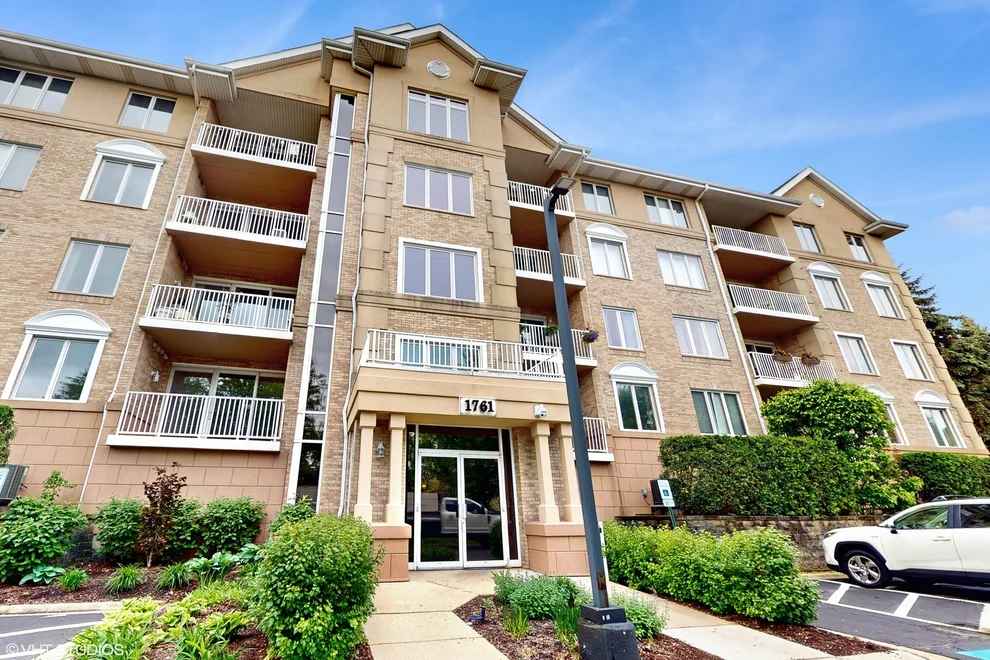 Unit for sale at 1761 Pavilion Way, Park Ridge, IL 60068