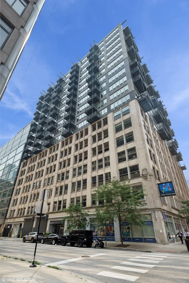 Unit for sale at 565 W Quincy Street, Chicago, IL 60661