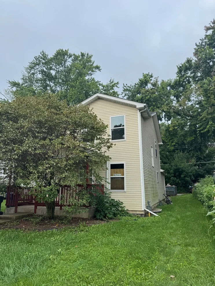 Unit for sale at 718 S Mcalister Avenue, Waukegan, IL 60085