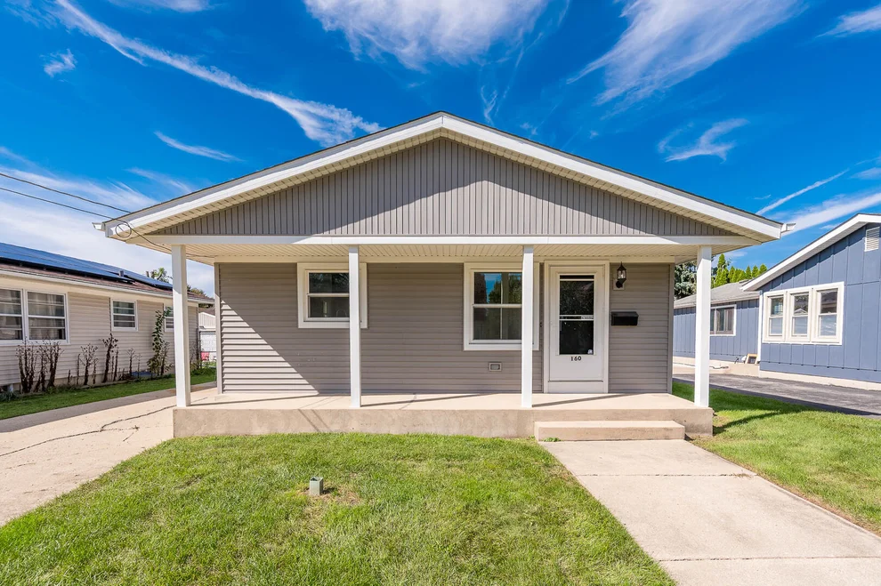Unit for sale at 160 S Melrose Avenue, Elgin, IL 60123