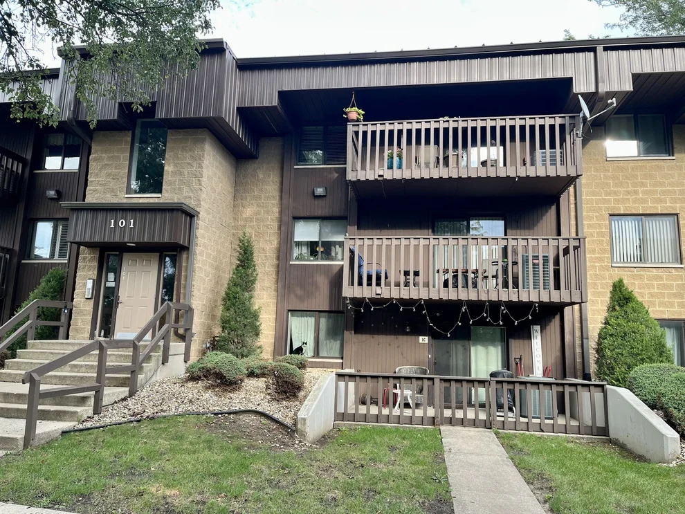 Unit for sale at 101 Caterpillar Drive, Joliet, IL 60436