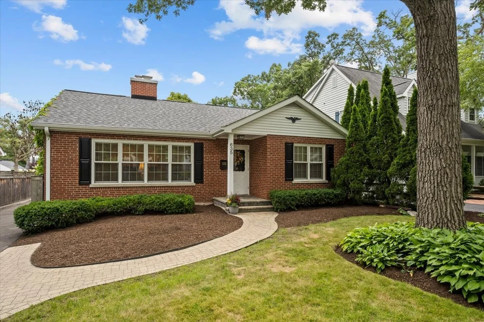 Unit for sale at 635 Northmoor Road, Lake Forest, IL 60045