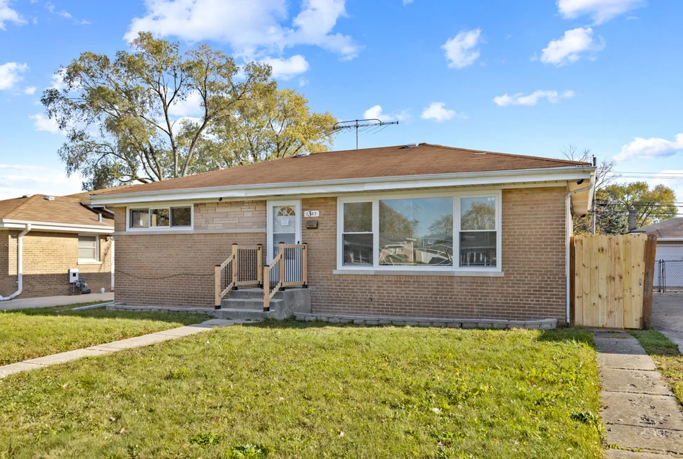 Unit for sale at 1367 Buffalo Avenue, Calumet City, IL 60409