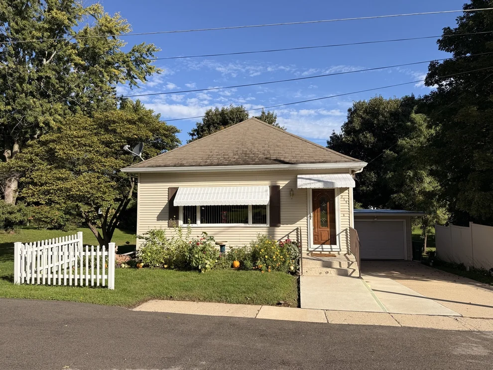 Unit for sale at 214 W Hennepin Street, Mark, IL 61340