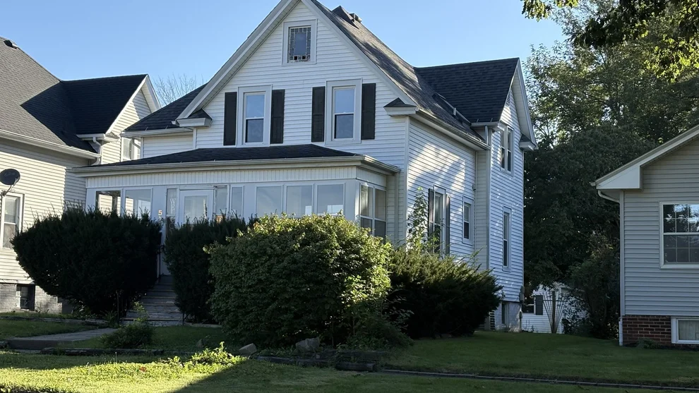 Unit for sale at 514 S 4TH Street, Hoopeston, IL 60942