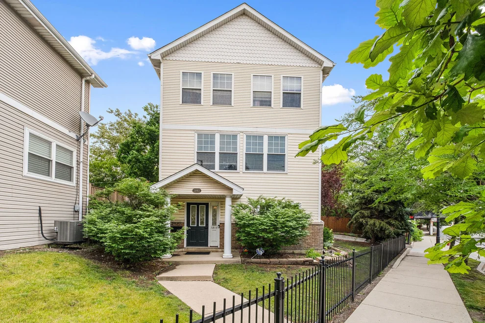 Unit for sale at 3845 N Milwaukee Avenue, Chicago, IL 60641