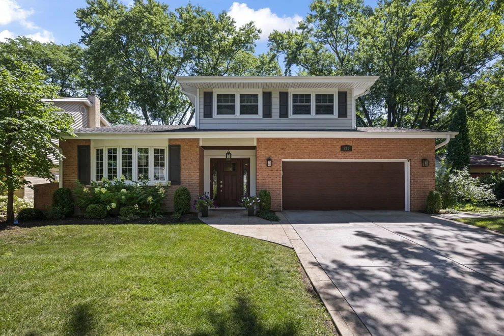 Unit for sale at 811 S Roosevelt Avenue, Arlington Heights, IL 60005