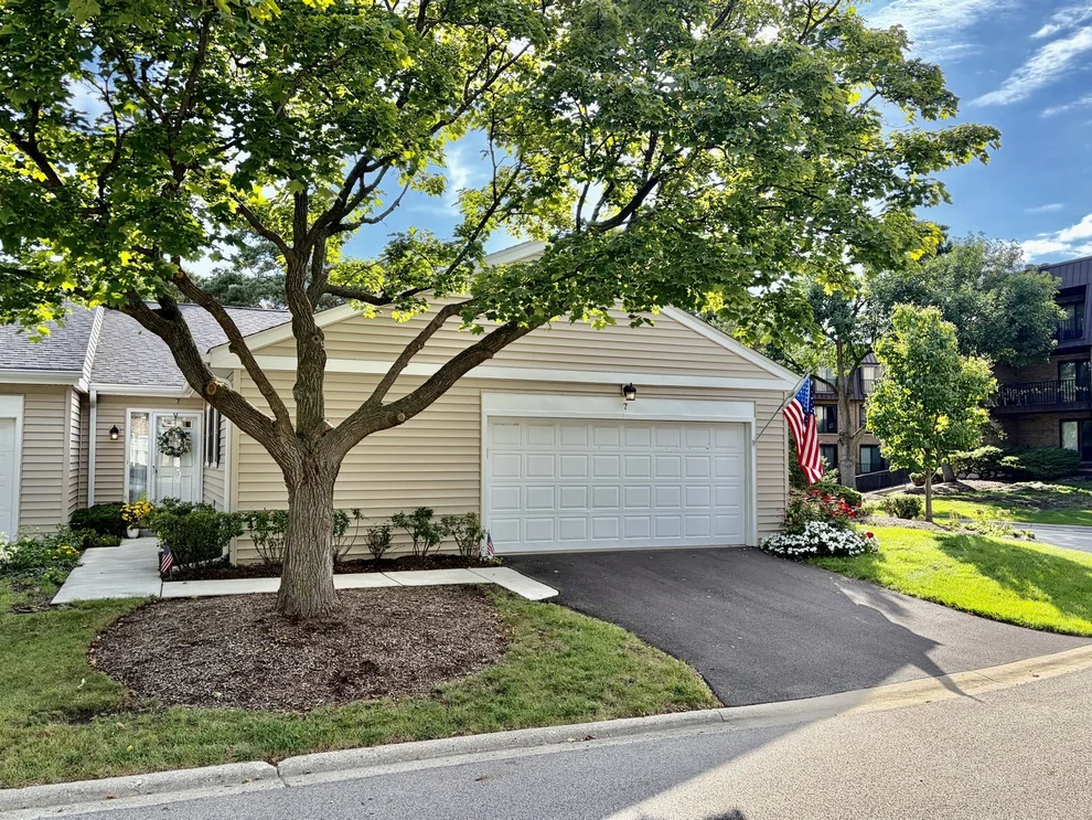 Unit for sale at 7 The Court Of Greenway, Northbrook, IL 60062
