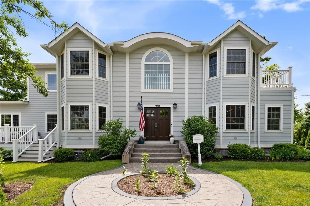 Unit for sale at 980 Green Bay Road, Glencoe, IL 60022
