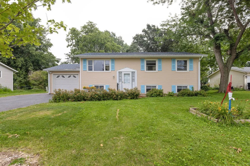 Unit for sale at 31714 Hollie Lane, Kingston, IL 60145