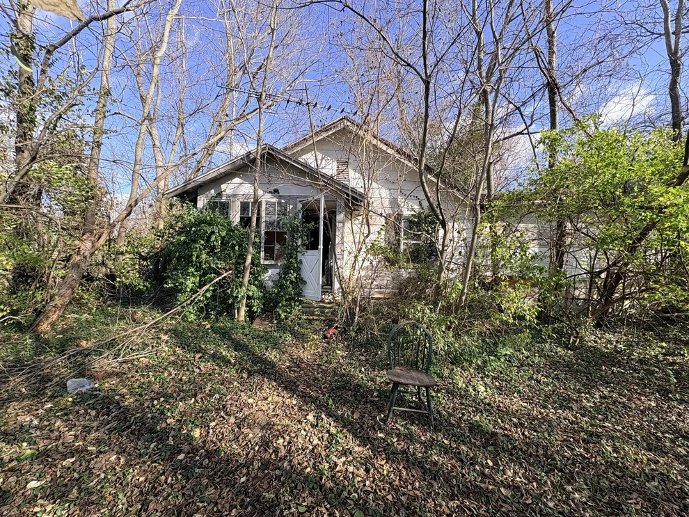 Unit for sale at 1116 S Holland Street, Harrisburg, IL 62946
