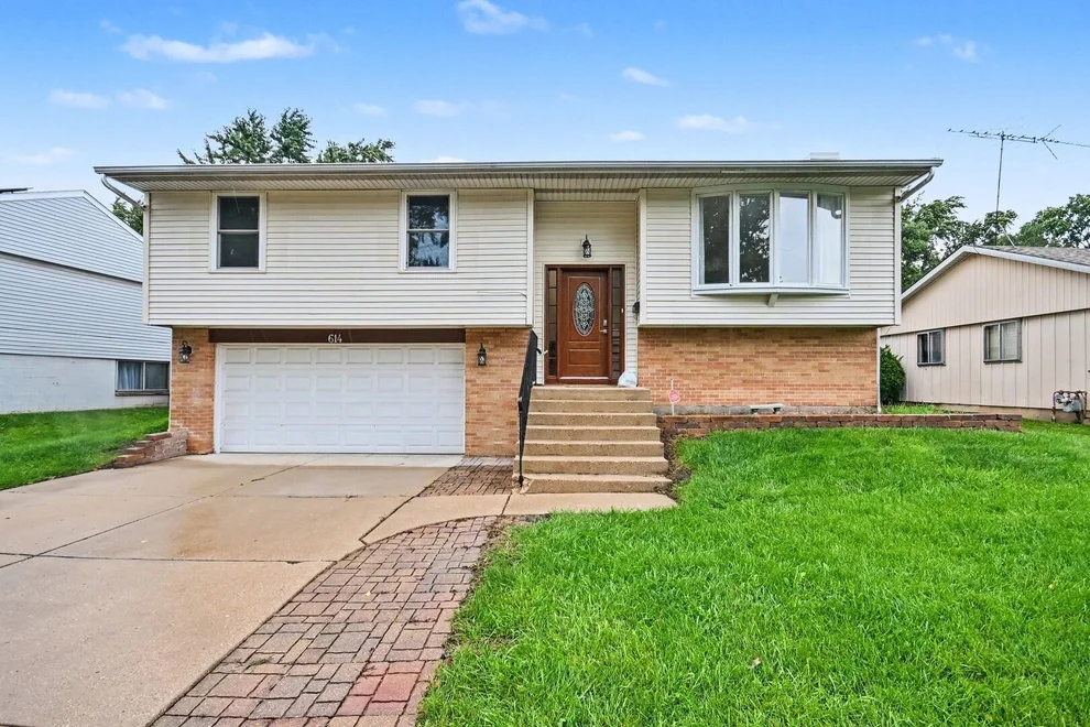 Unit for sale at 614 Oriole Drive, Streamwood, IL 60107