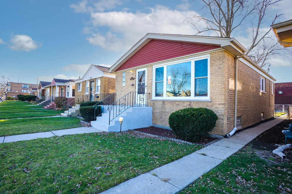 Unit for sale at 12618 S Justine Street, Calumet Park, IL 60827