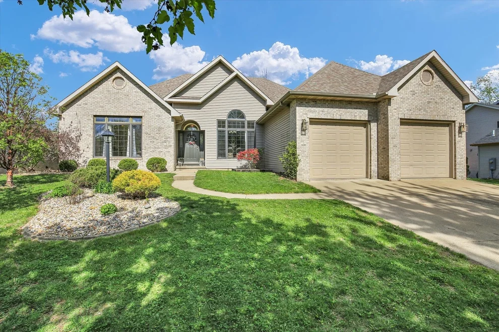 Unit for sale at 502 S Jeffery Drive, Mahomet, IL 61853