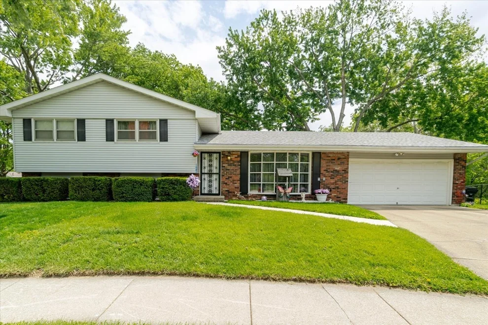 Unit for sale at 122 Camelot Drive, Bloomington, IL 61704