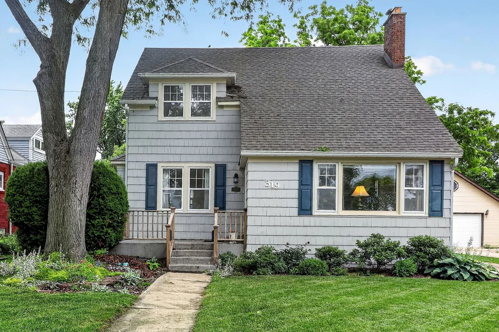 Unit for sale at 319 E Jefferson Avenue, Wheaton, IL 60187