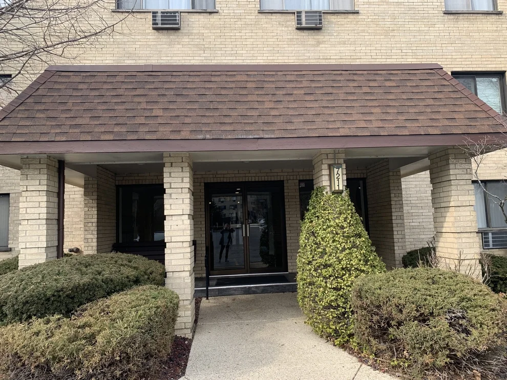 7211 Wolf Road