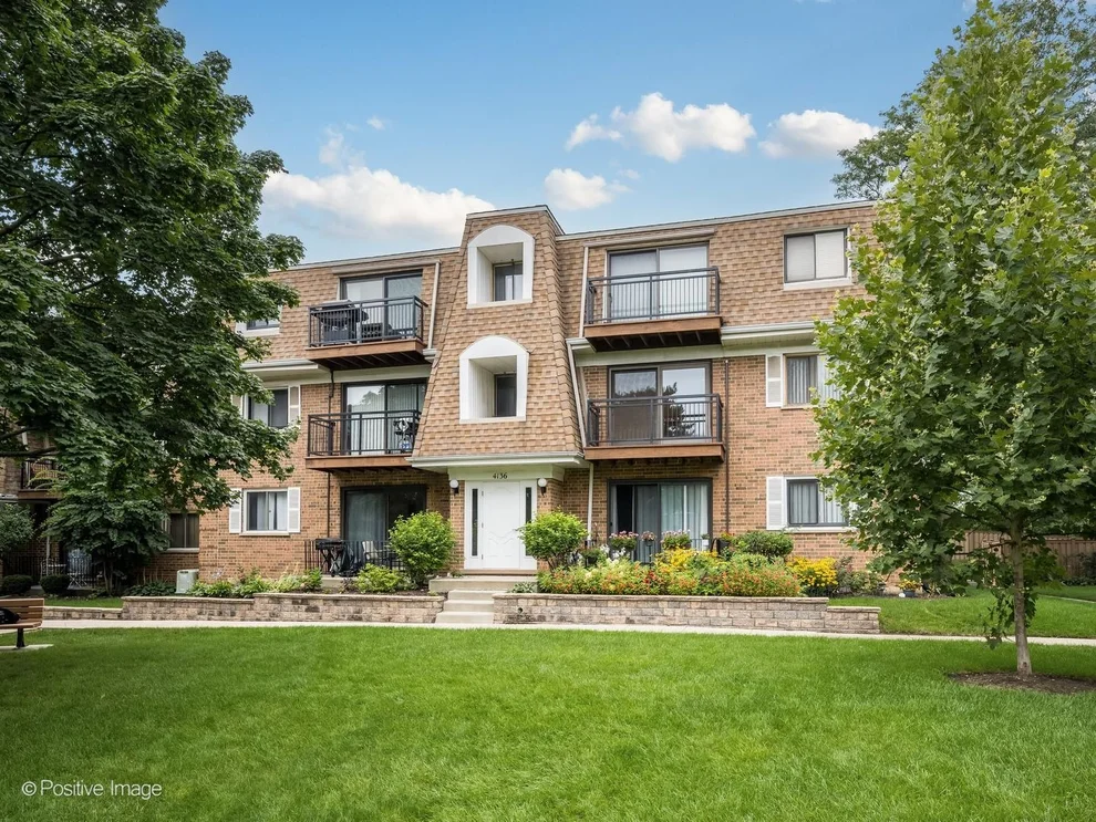 Unit for sale at 4136 Cove Lane, Glenview, IL 60025