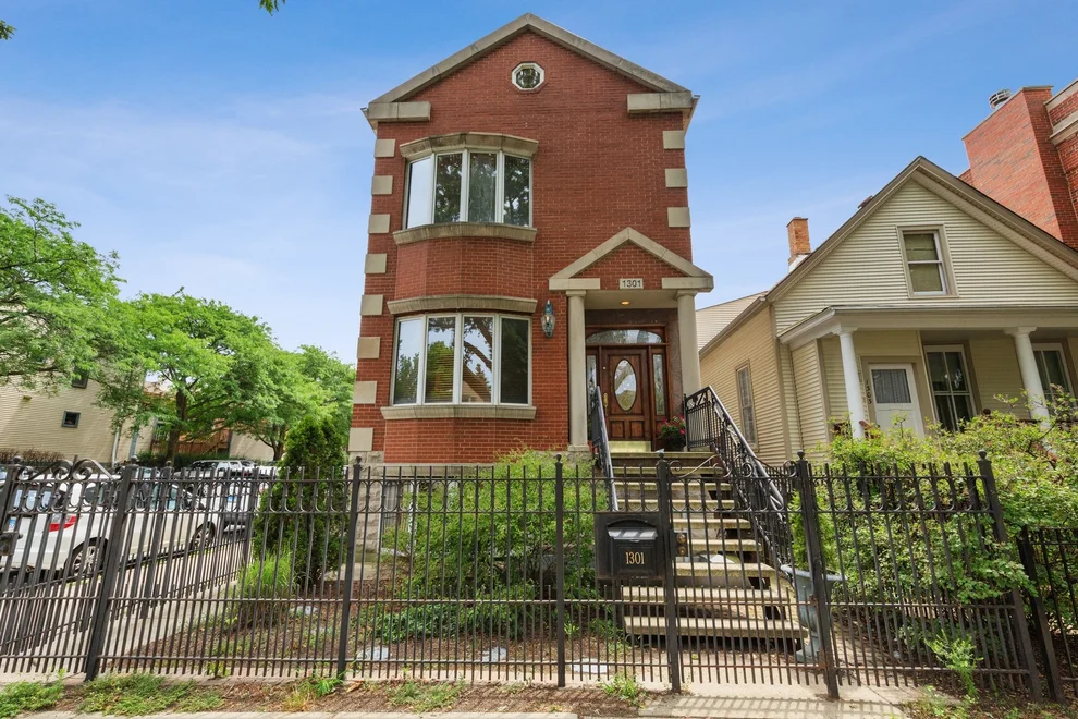 Unit for sale at 1301 W Wellington Avenue, Chicago, IL 60657