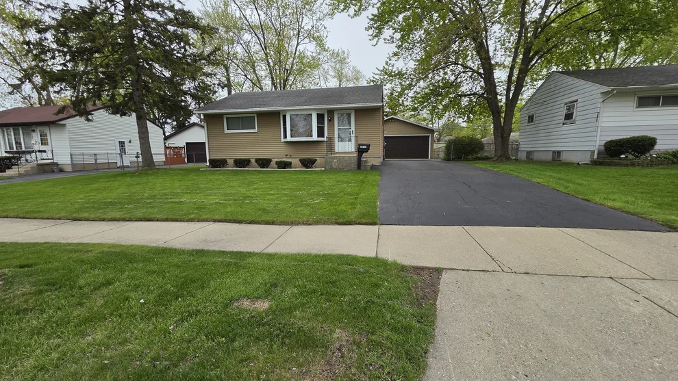 Unit for sale at 2637 Illini Road, Waukegan, IL 60087