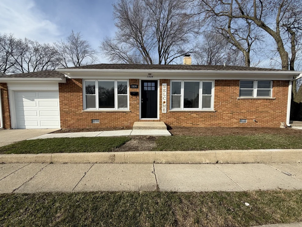 Unit for sale at 1534 E Palatine Road, Palatine, IL 60074