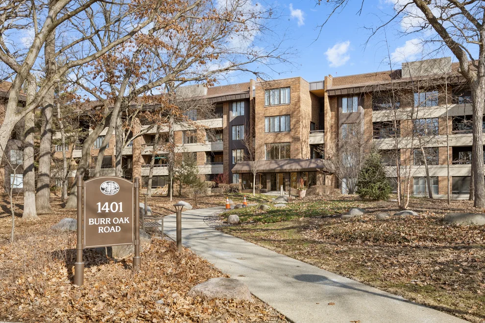 Unit for sale at 1401 Burr Oak Road, Hinsdale, IL 60521
