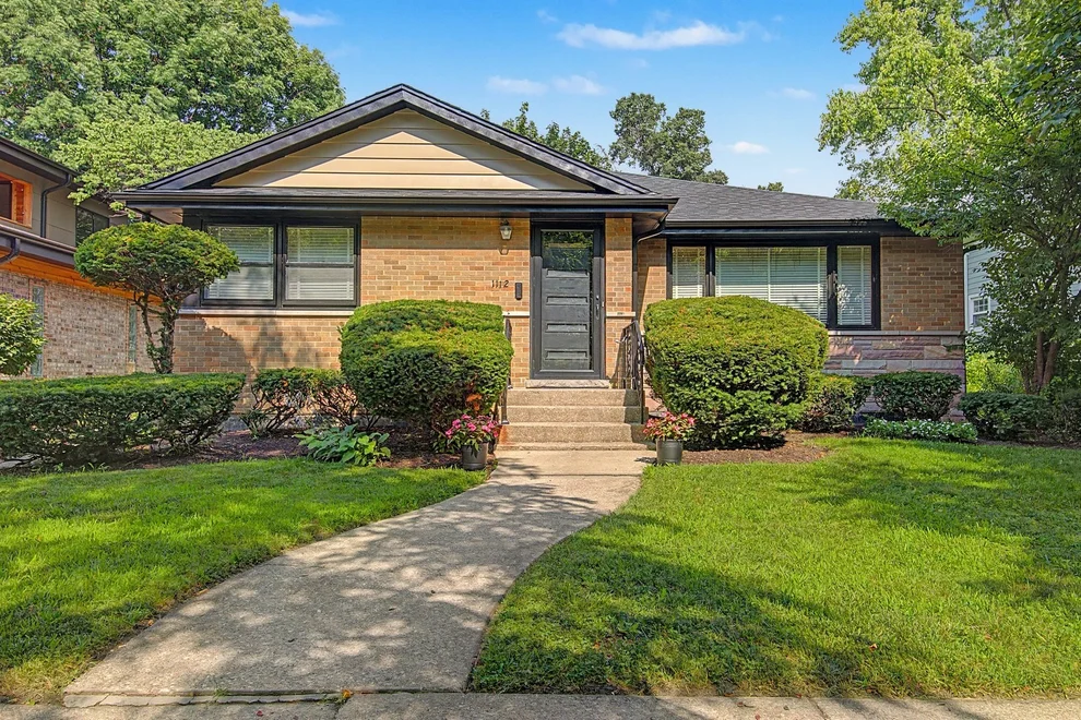 Unit for sale at 1112 S Maple Avenue, Oak Park, IL 60304