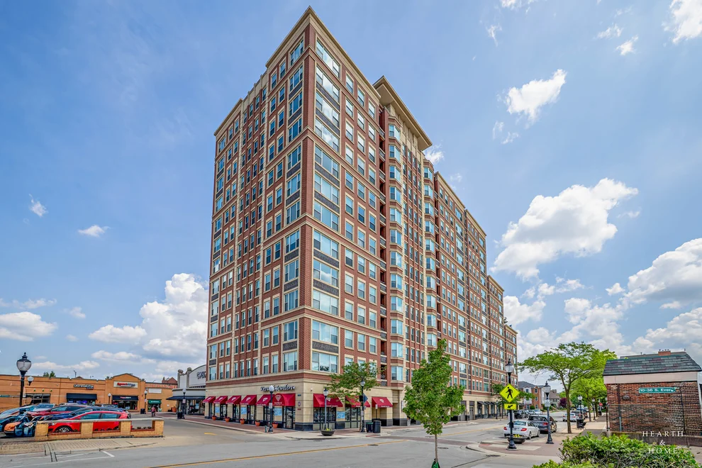 Unit for sale at 77 S Evergreen Avenue, Arlington Heights, IL 60005