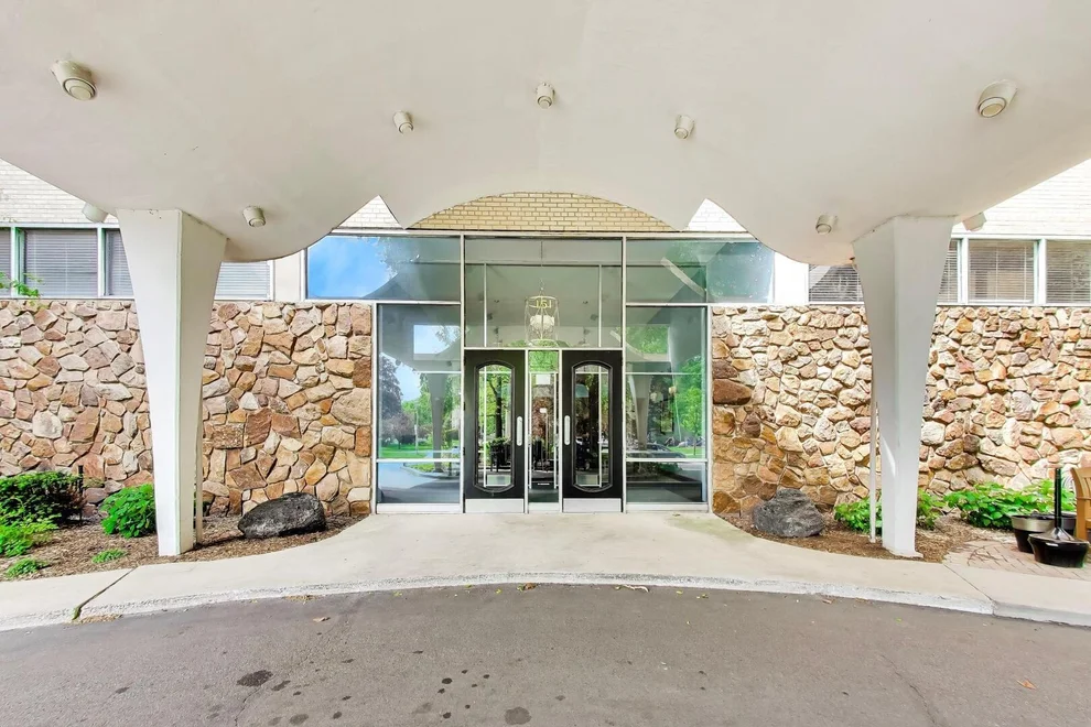 Unit for sale at 151 N Kenilworth Avenue, Oak Park, IL 60301