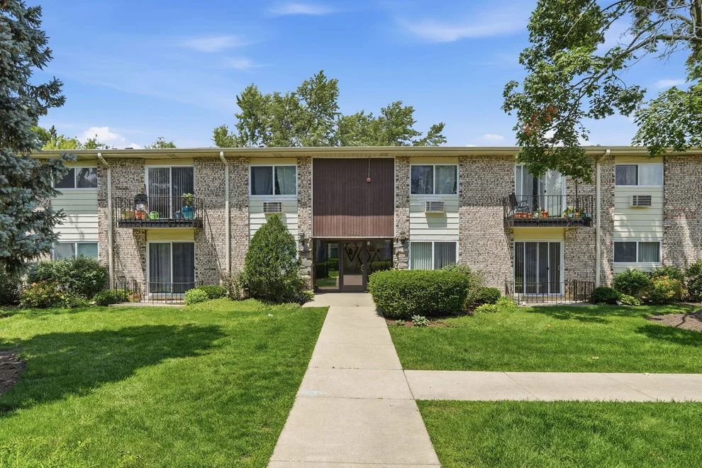 Unit for sale at 8996 Kennedy Drive, Des Plaines, IL 60016