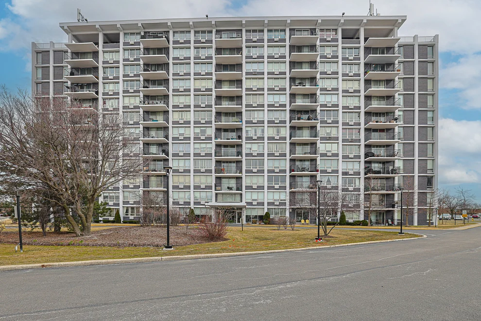 Unit for sale at 8815 W Golf Road, Niles, IL 60714