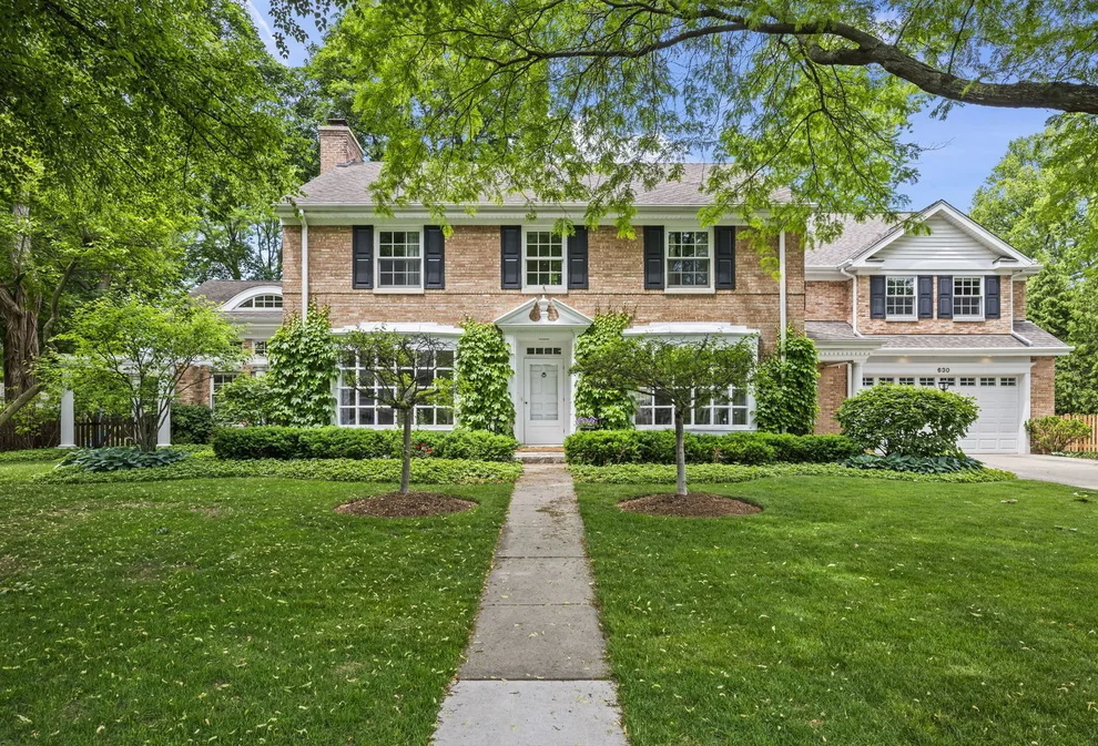 Unit for sale at 630 S Beverly Lane, Arlington Heights, IL 60005