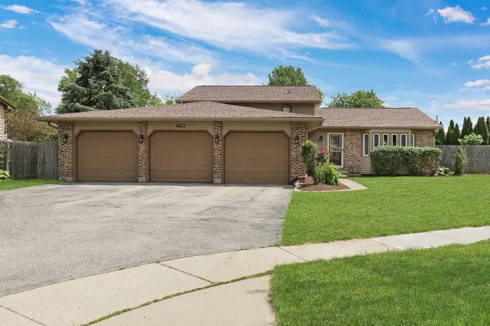 Unit for sale at 4431 Raven Court, Gurnee, IL 60031