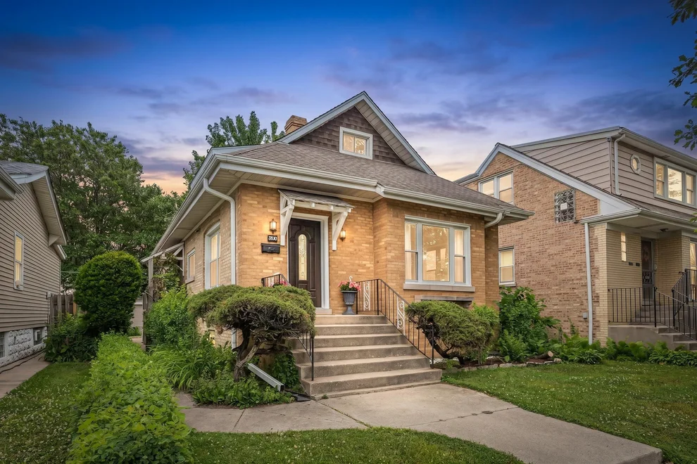 Unit for sale at 5830 N NAGLE Avenue, Chicago, IL 60646