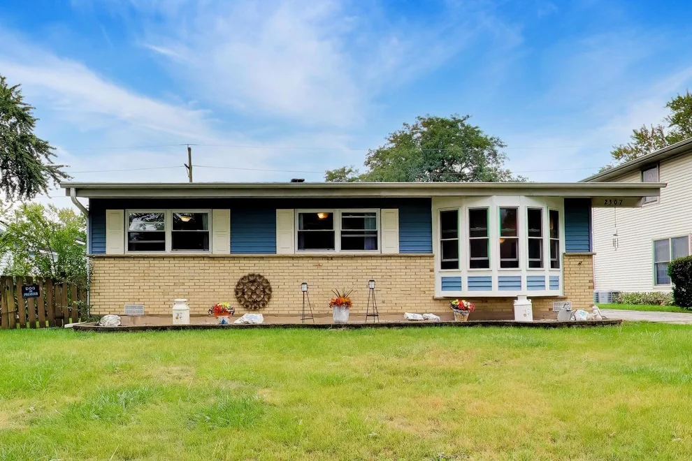 Unit for sale at 2307 Fulle Street, Rolling Meadows, IL 60008