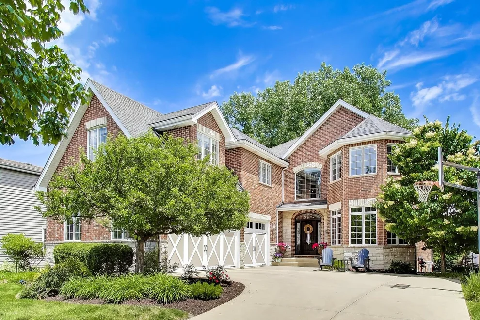 Unit for sale at 909 S Cambridge Avenue, Elmhurst, IL 60126