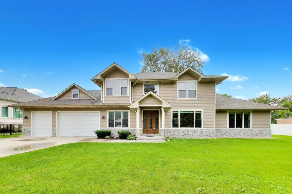 Unit for sale at 2311 N Arlington Heights Road, Arlington Heights, IL 60004