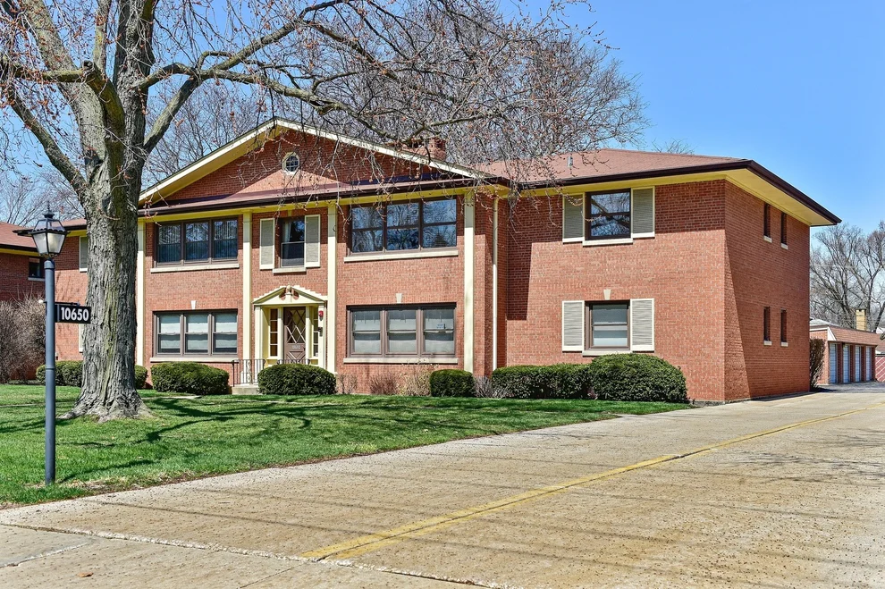 Unit for sale at 10650 W Cermak Road, WESTCHESTER, IL 60154