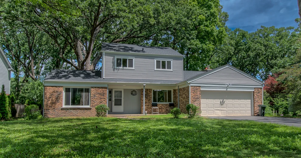Unit for sale at 104 E Louis Avenue, Lake Forest, IL 60045